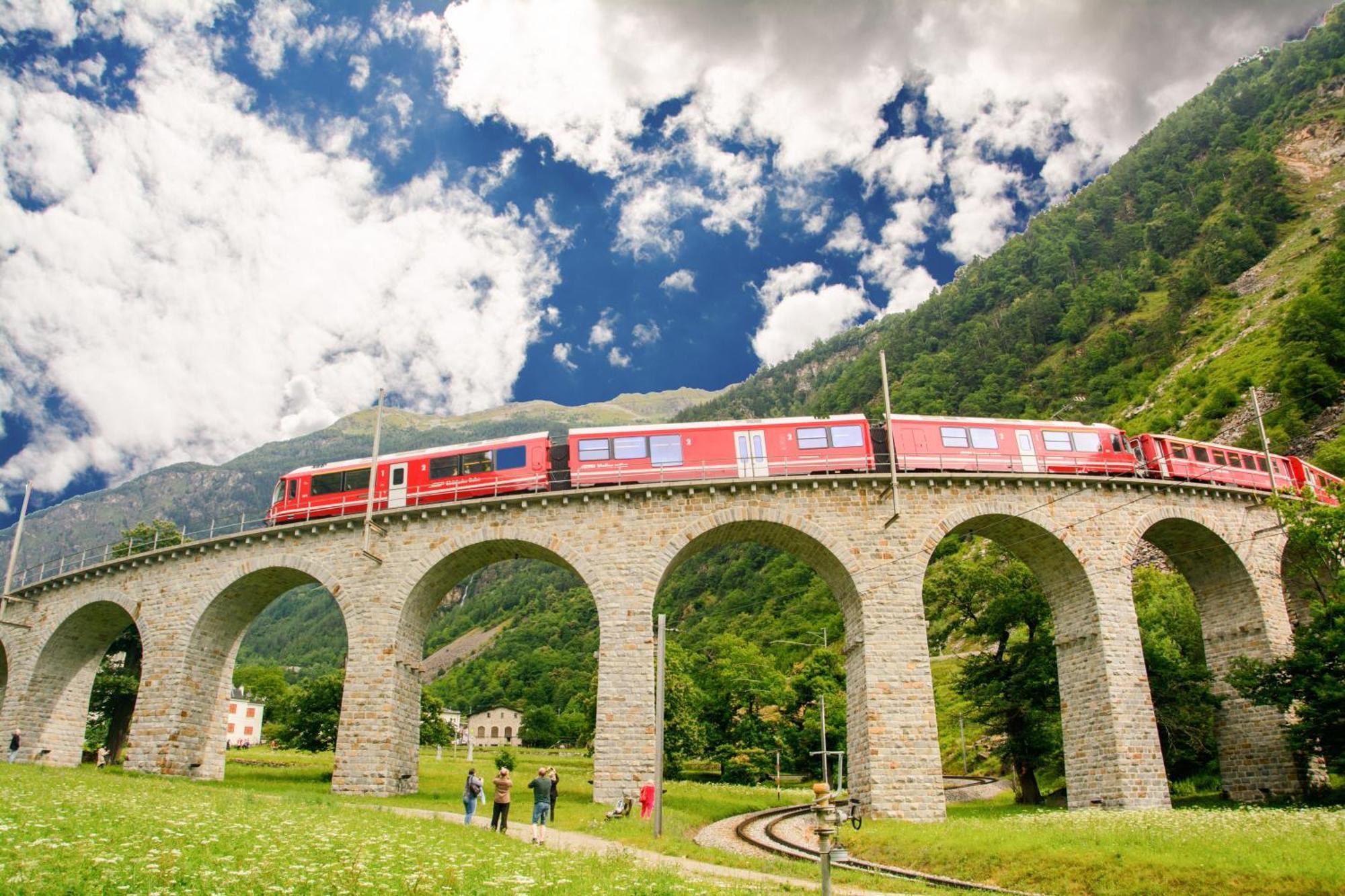 Bernina Suites - Vicino Al Bernina Express Tirano Exteriör bild